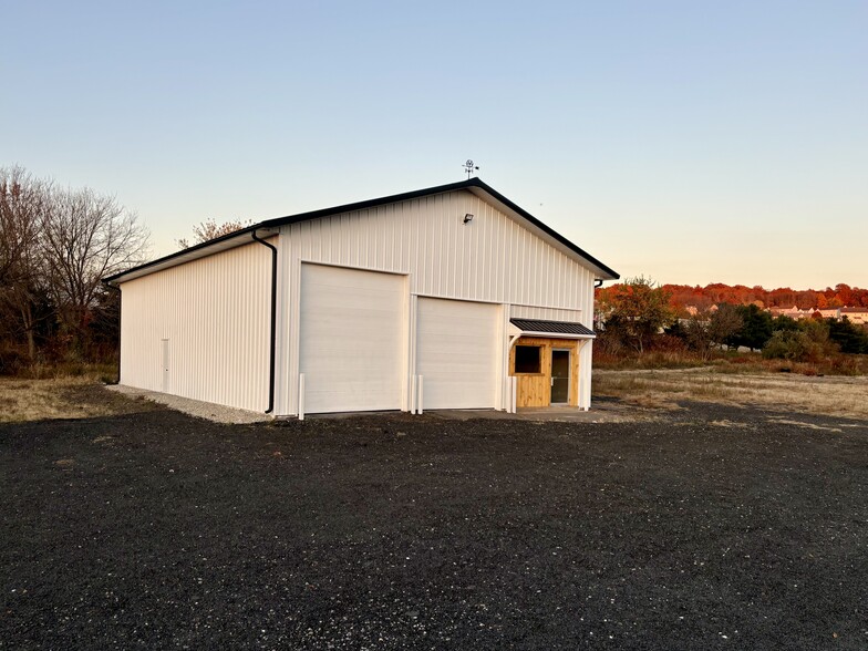 133 West Rd, Ellington, CT for rent - Building Photo - Image 1 of 6