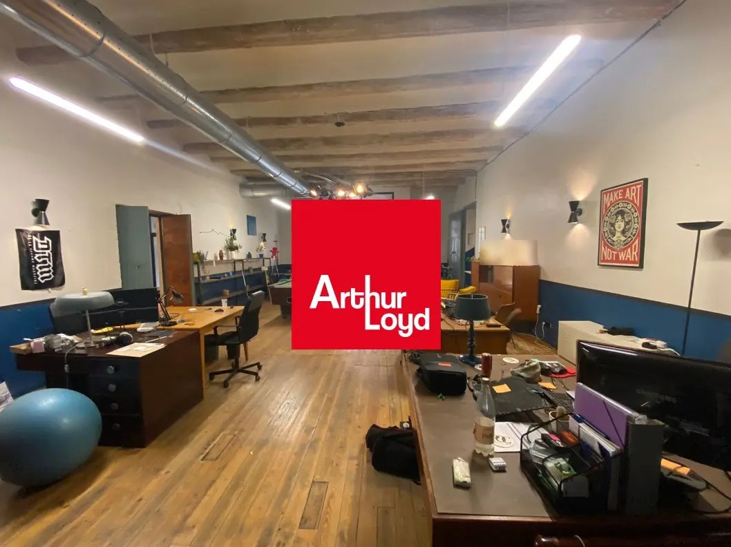 Office in Marseille to rent Building Photo- Image 1 of 5