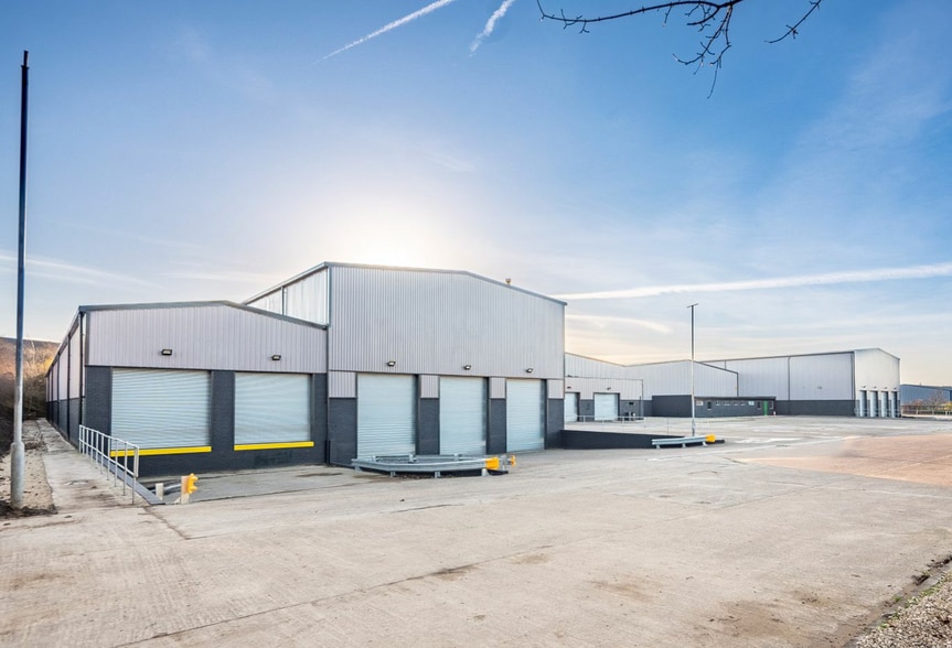 Knowsthorpe Gate, Leeds for sale - Primary Photo - Image 1 of 1