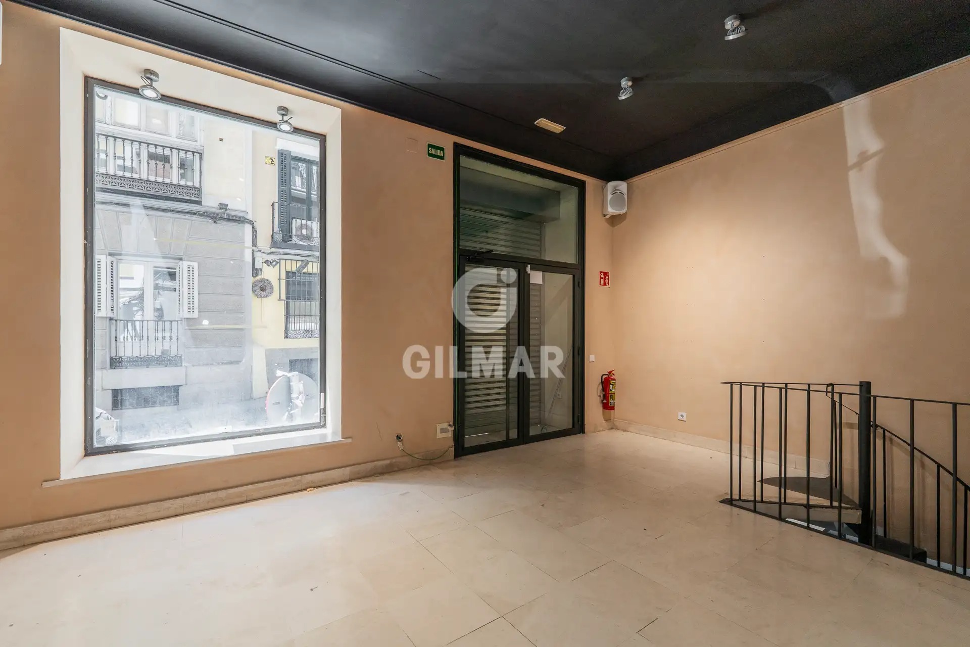 Retail in Madrid, Madrid to rent Interior Photo- Image 1 of 8