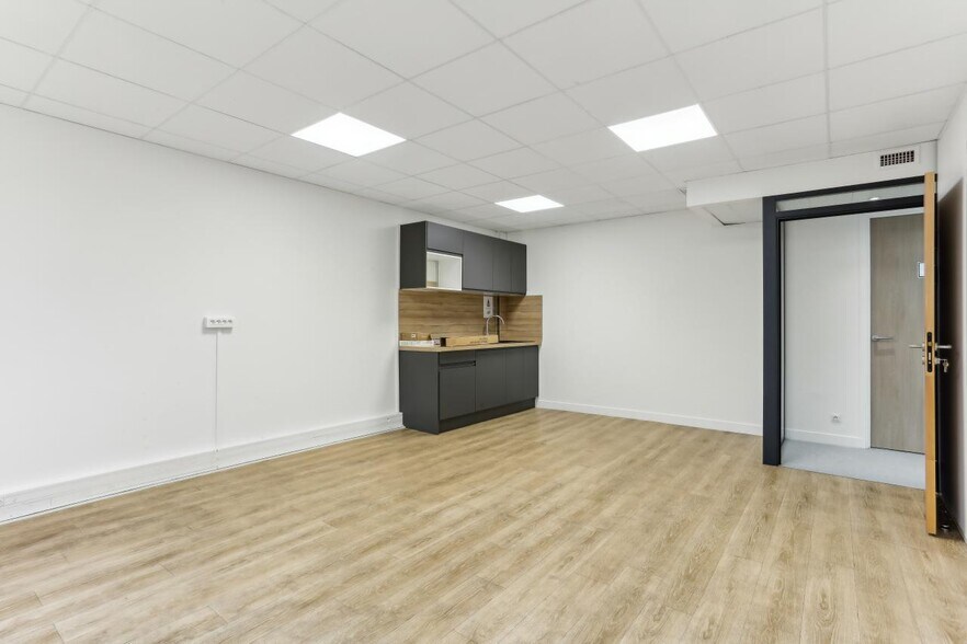 86 Rue Anatole France, Levallois-Perret to rent - Interior Photo - Image 2 of 9