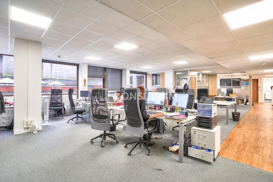 Office in Saint-Cloud to rent - Interior Photo - Image 1 of 8