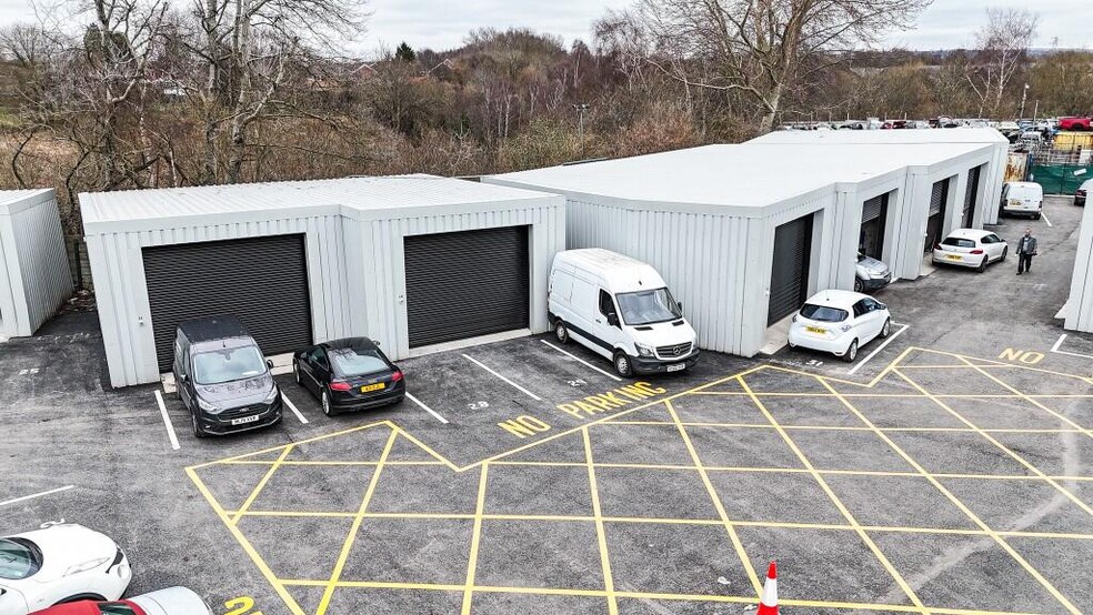 Morton St, Manchester to rent - Building Photo - Image 3 of 9