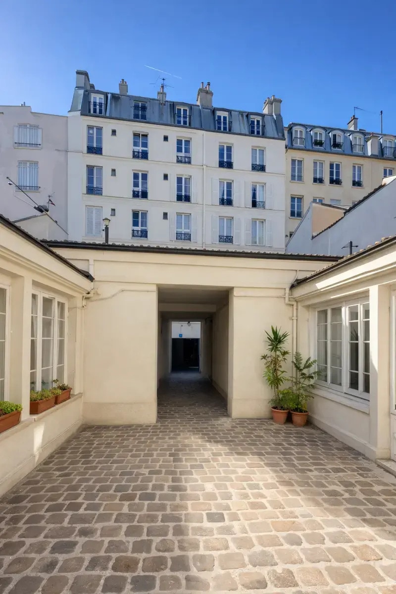 Office in Paris for sale Building Photo- Image 1 of 6