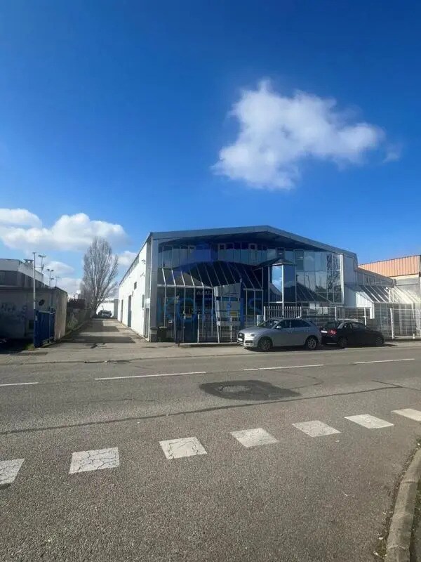 Light Industrial in Vaulx-en-Velin to rent Building Photo- Image 1 of 9