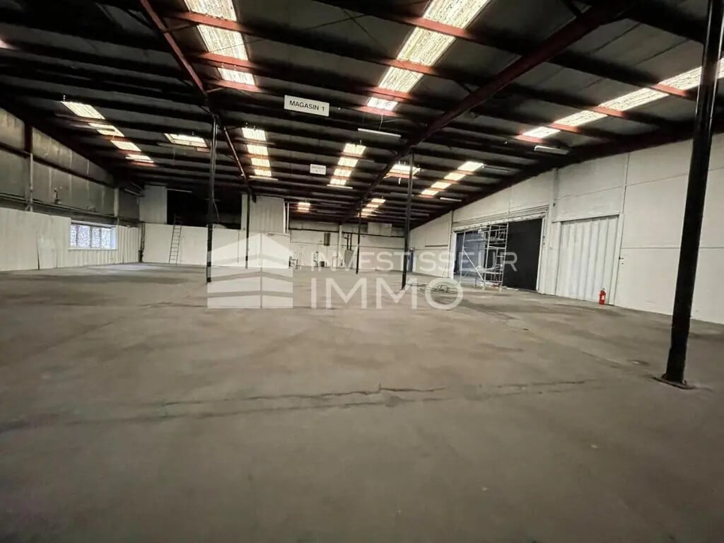 Location Local d'activités 1 000 m² - Photo 1