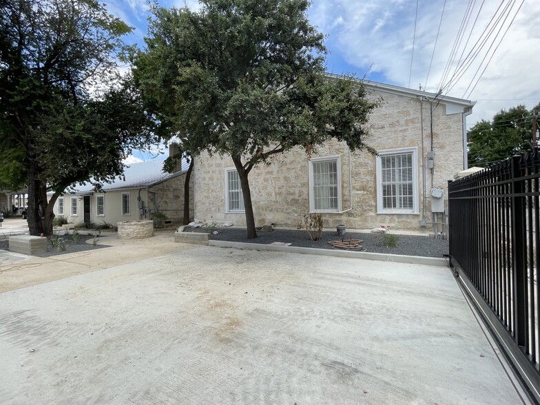 423 8th St, San Antonio, TX for rent - Building Photo - Image 1 of 17