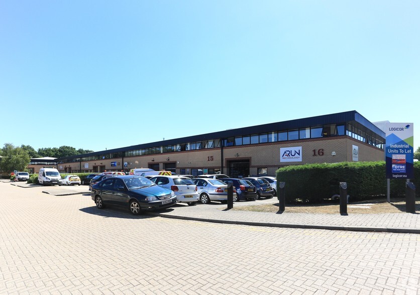 Newton Rd, Crawley to rent - Primary Photo - Image 1 of 3