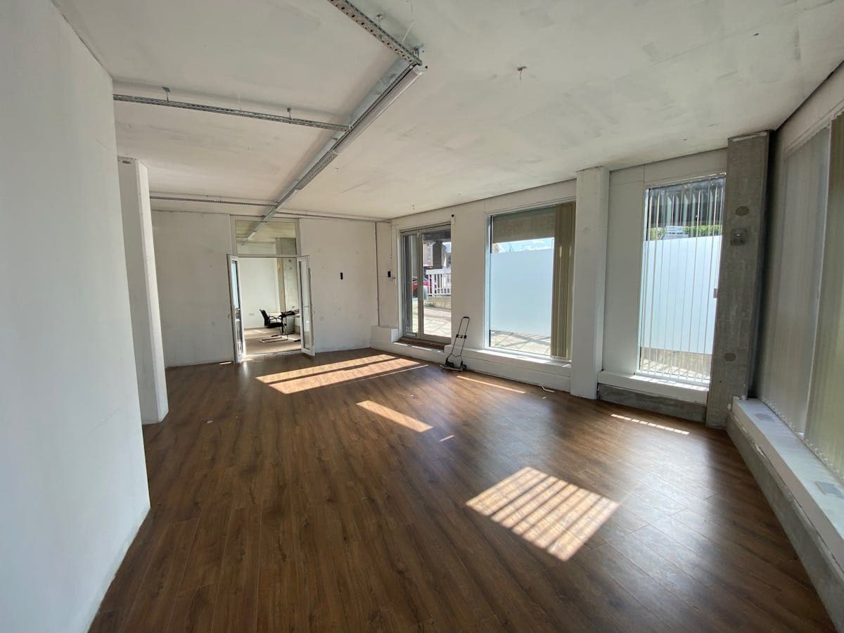 12 High St, London to rent Interior Photo- Image 1 of 5