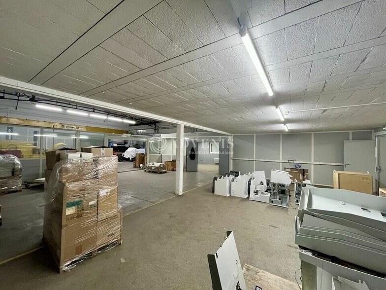 Light Industrial in Saint Ouen L Aumone to rent - Building Photo - Image 2 of 11