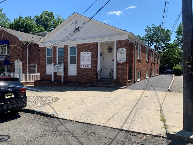 272-274 High St, Perth Amboy, NJ for rent - Building Photo - Image 1 of 3