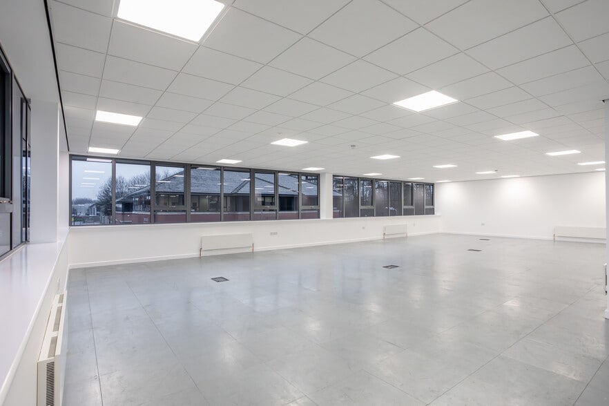 Earls Ct, Grangemouth to rent - Building Photo - Image 2 of 11