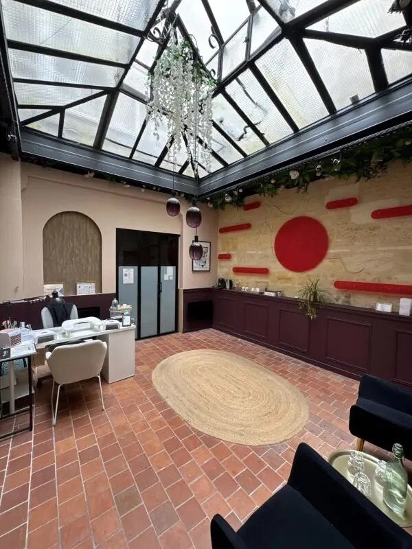 Retail in Bordeaux for sale Building Photo- Image 1 of 7