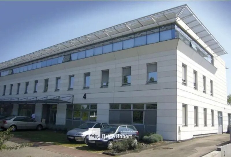 1 Rue Edison, Bron to rent - Building Photo - Image 2 of 3