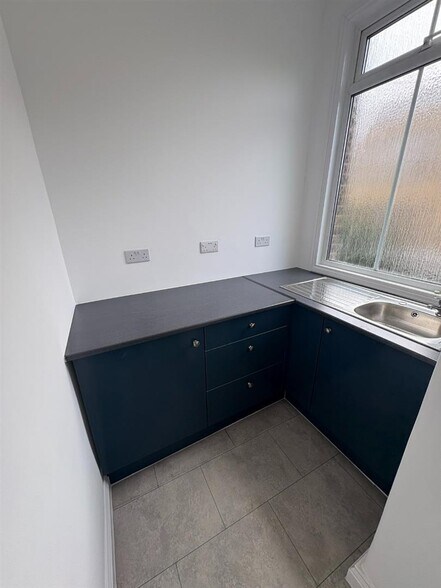 39 Broughton Rd, London to rent - Interior Photo - Image 3 of 5