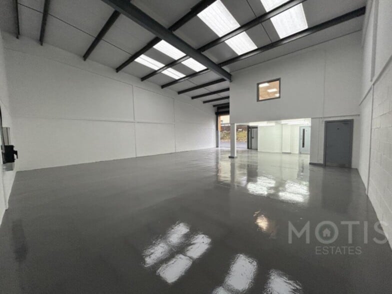 Barnfield Rd, Folkestone to rent - Building Photo - Image 2 of 24