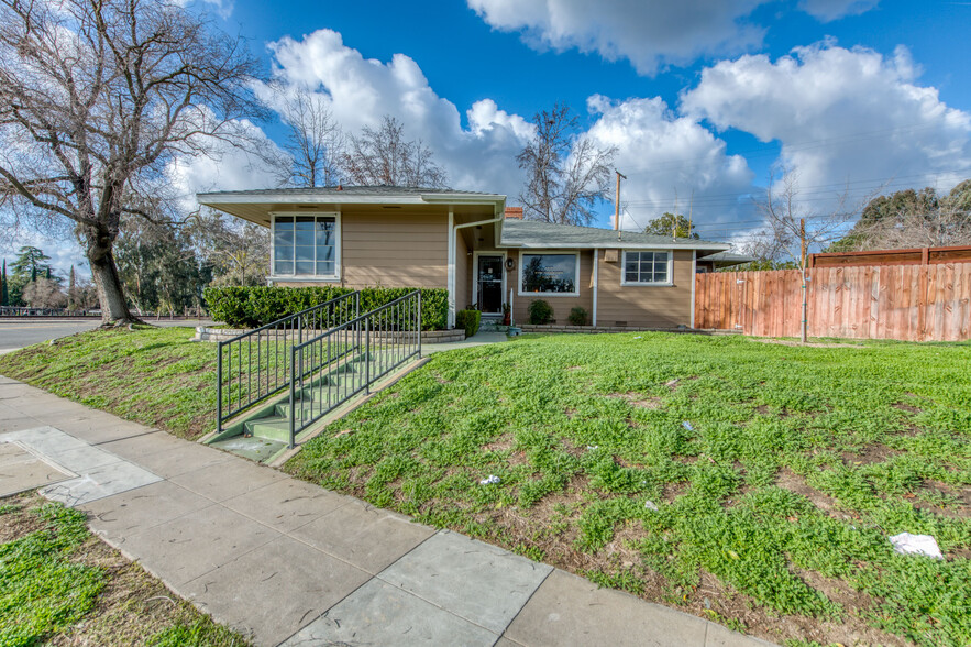 707 E Shields Ave, Fresno, CA for sale - Primary Photo - Image 1 of 7