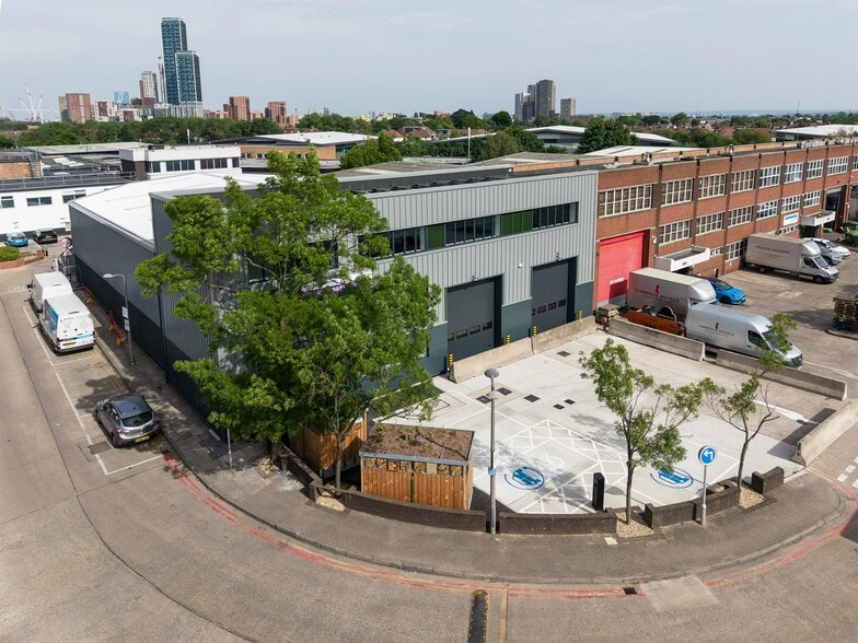 Concord Rd, London to rent - Building Photo - Image 3 of 10