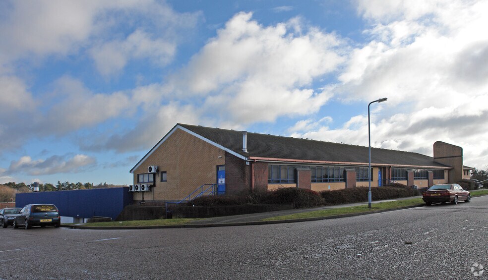 13-14 Edgemead Close, Northampton for sale - Primary Photo - Image 1 of 1