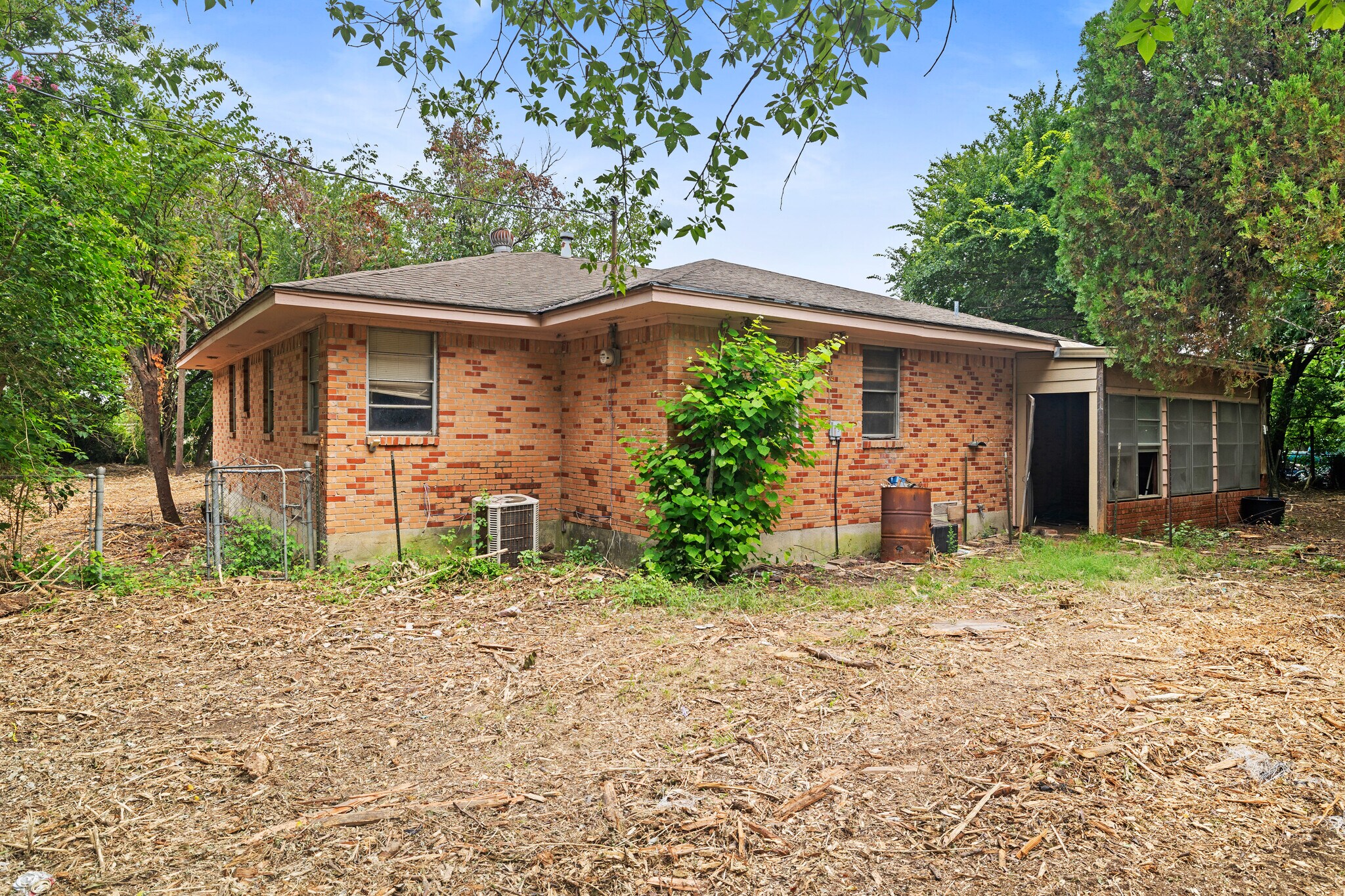 410 Ellis Ave, Red Oak, TX to rent Building Photo- Image 1 of 17