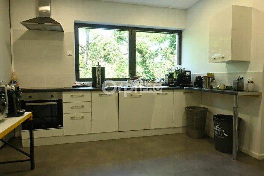 6 Boulevard Des Mont D'or, Sathonay-Camp to rent - Interior Photo - Image 3 of 22