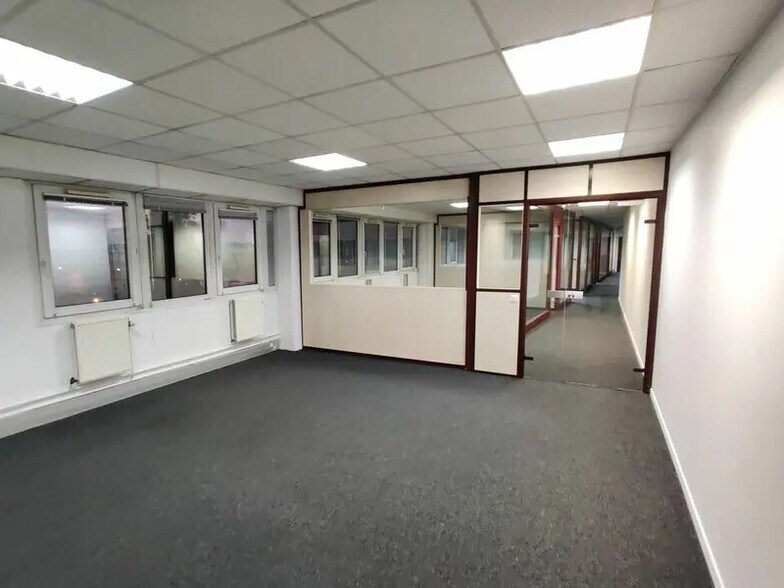 Office in Massy to rent - Building Photo - Image 2 of 6