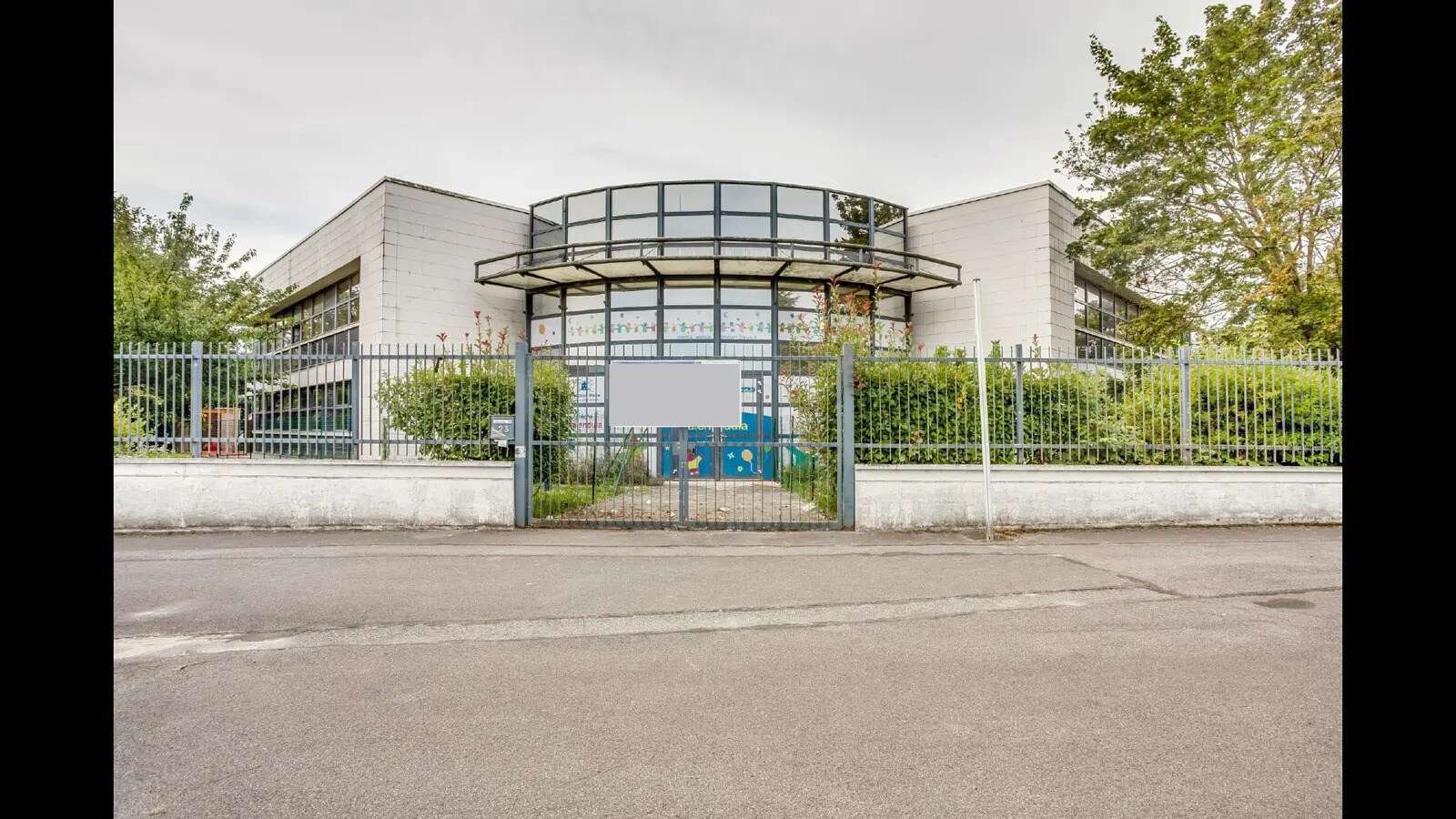 Office in Meaux for sale Primary Photo- Image 1 of 12