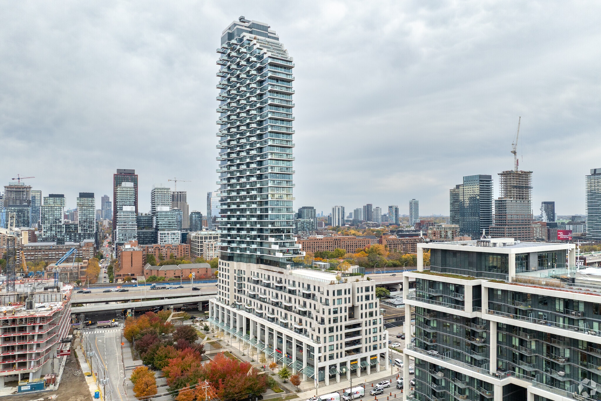 190 Queens Quay E, Toronto, ON to rent Primary Photo- Image 1 of 4