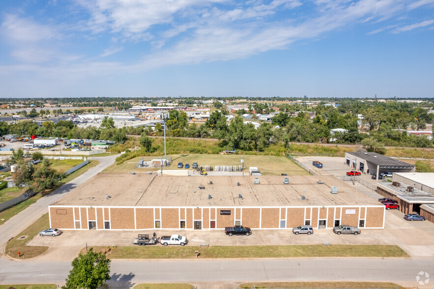 2737-2749 W California Ave, Oklahoma City, OK for rent - Building Photo - Image 3 of 13