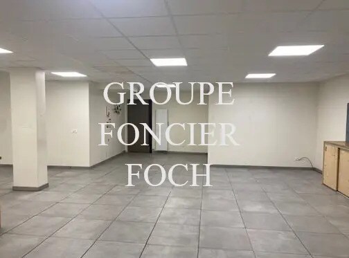 Retail in Lyon to rent Interior Photo- Image 1 of 5