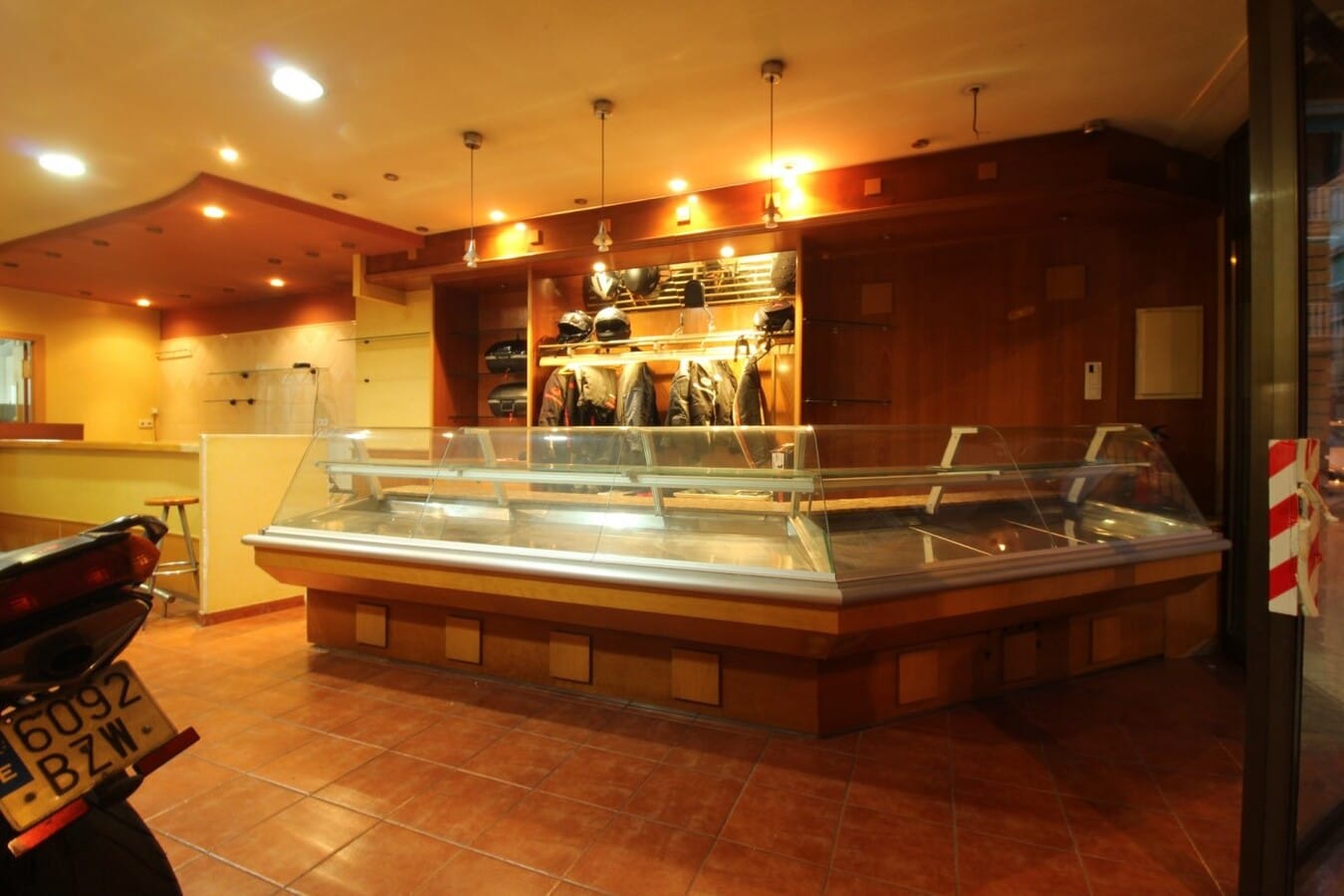 Vilanova i la Geltrú, BAR 08800 - - - Interior Photo - Image 2 of 9