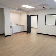 555 W Redondo Beach Blvd, Gardena, CA for rent Interior Photo- Image 1 of 3