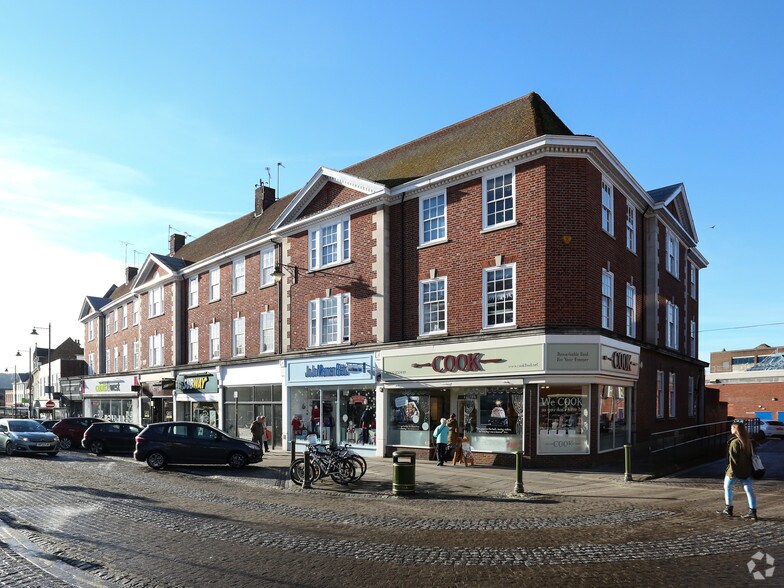 Carfax, Horsham for sale - Primary Photo - Image 1 of 1
