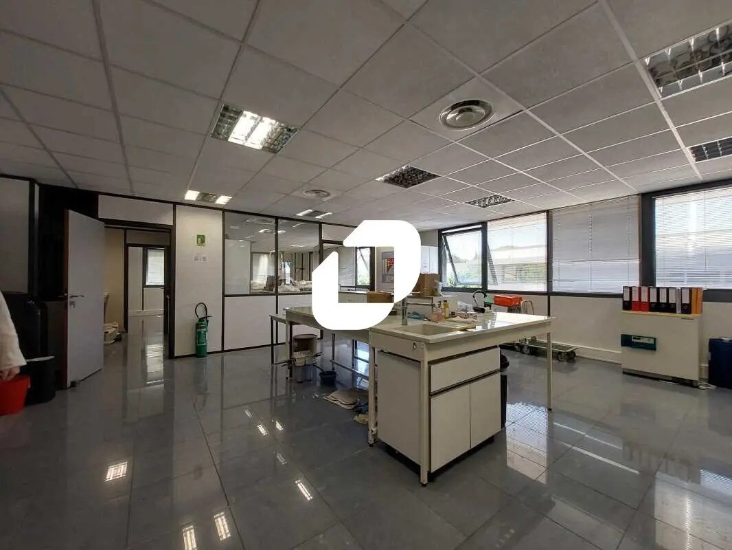 Office in Baillargues to rent Interior Photo- Image 1 of 12