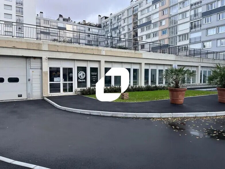 Industrial in Montrouge to rent - Building Photo - Image 1 of 7
