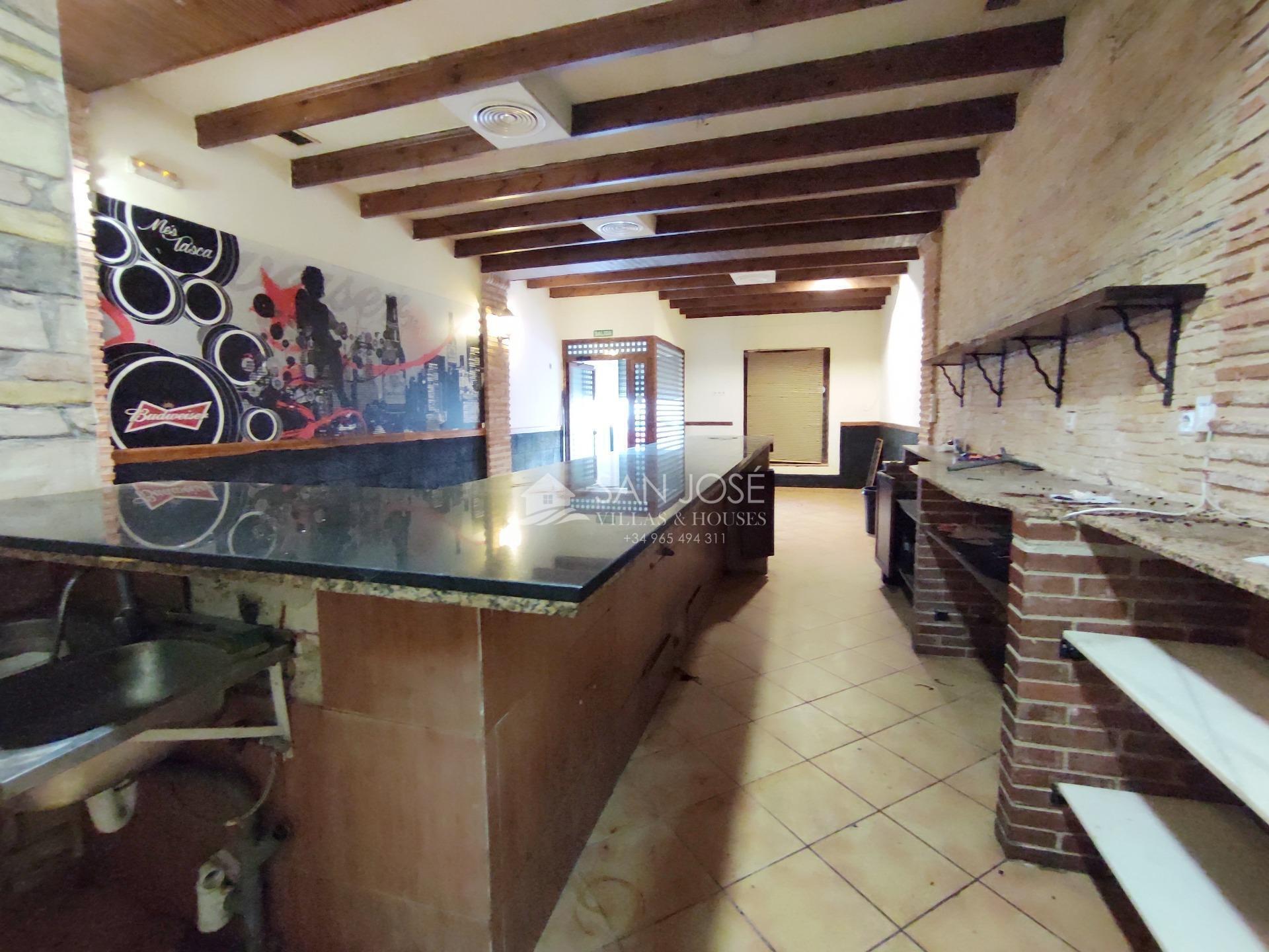 Retail in Novelda to rent Building Photo- Image 1 of 14