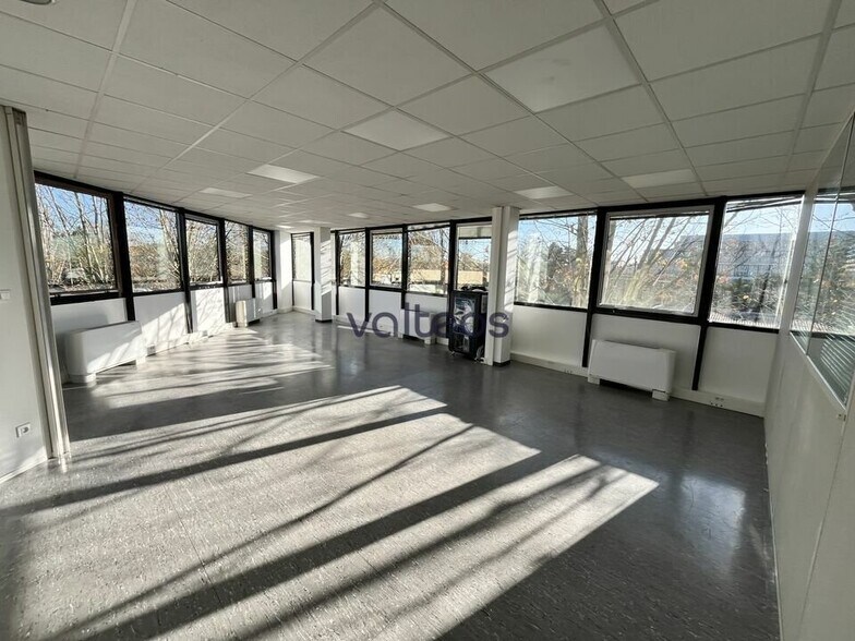 644 Avenue L'Occitane, Labège to rent - Interior Photo - Image 2 of 7