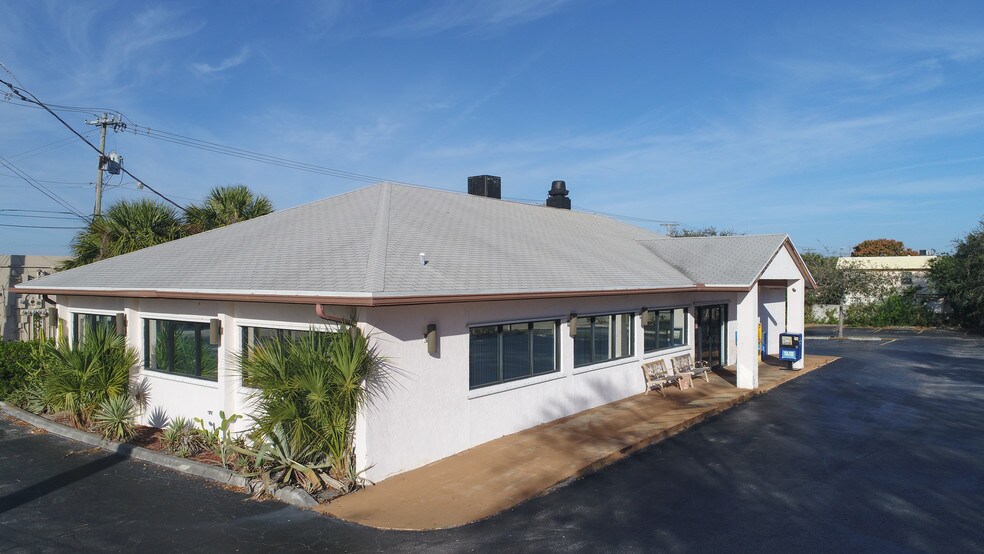 935 Foresteria Dr, Lake Park 33403