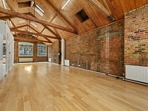 77 Leonard St, London to rent Interior Photo- Image 2 of 3