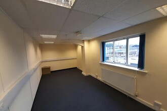 Wade Rd, Basingstoke for rent Interior Photo- Image 2 of 2