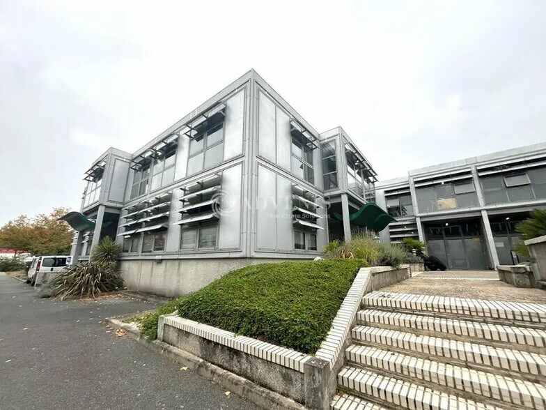 Light Industrial in Sucy-en-Brie to rent - Building Photo - Image 1 of 8