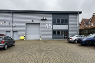 Armstrong Rd, London to rent Building Photo- Image 1 of 3