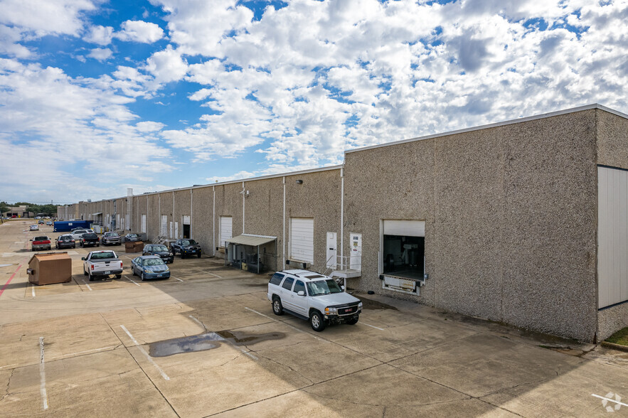 1201-1299 Commerce Dr, Richardson, TX for rent - Building Photo - Image 3 of 6