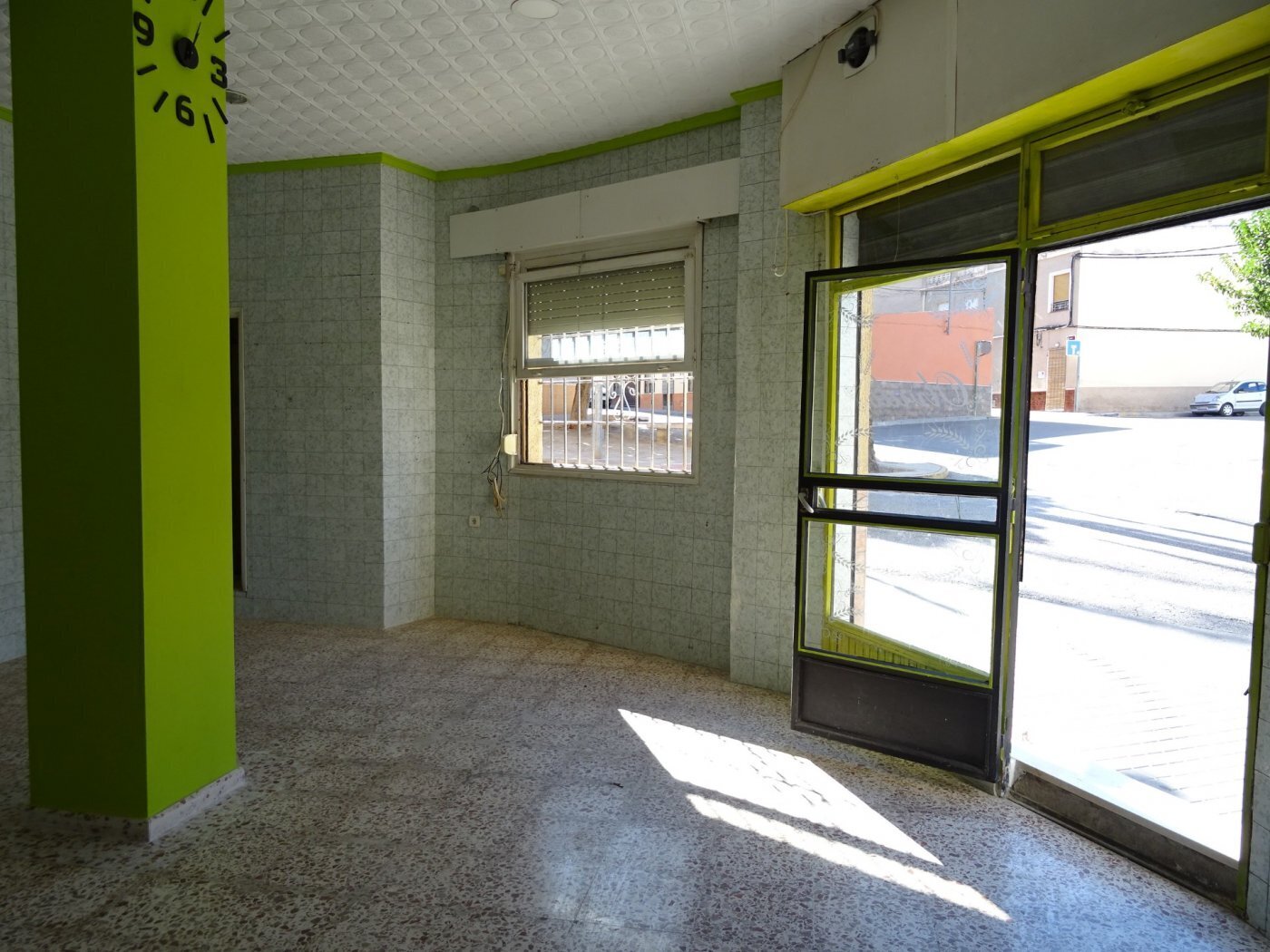 Retail in Aspe to rent Building Photo- Image 1 of 9