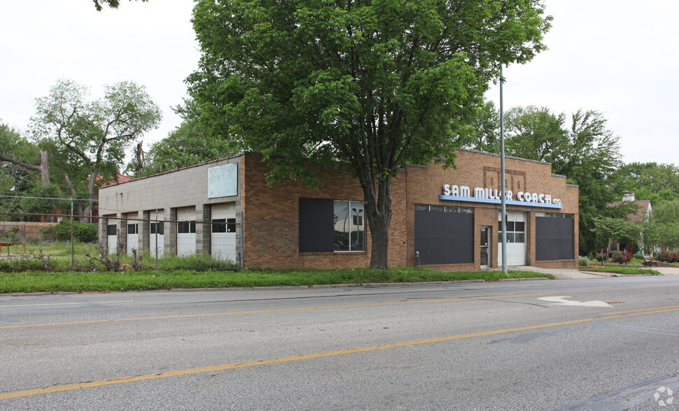 5406-5408 Troost Ave, Kansas City, MO for sale - Primary Photo - Image 1 of 3