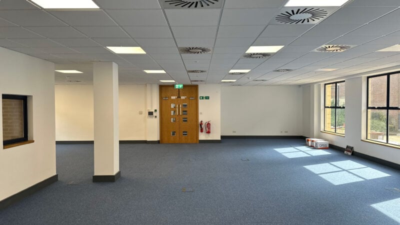 Clarendon Rd, Redhill to rent Interior Photo- Image 1 of 6