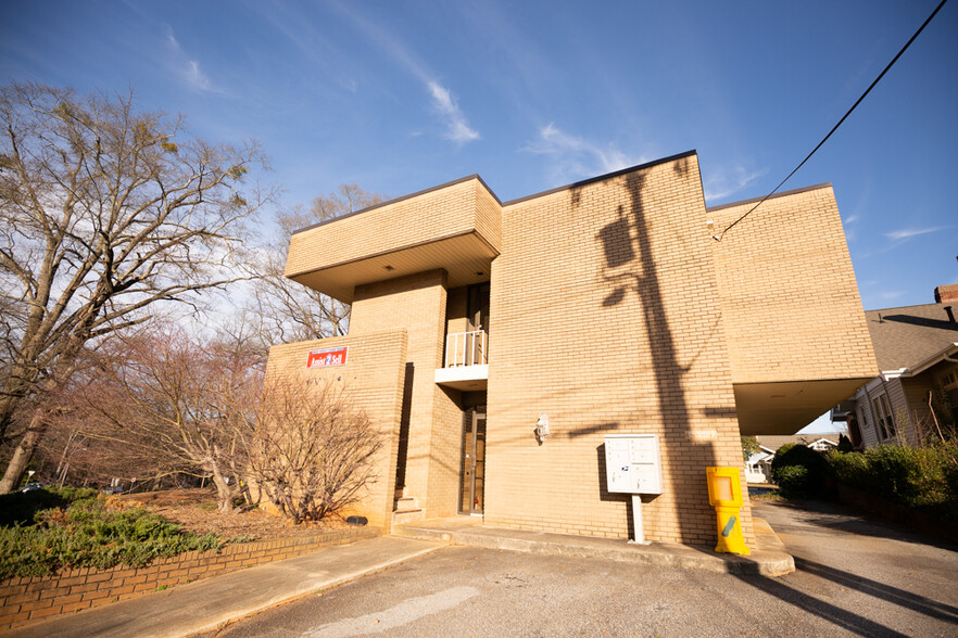 611 N Academy St, Greenville, SC for sale - Building Photo - Image 1 of 1