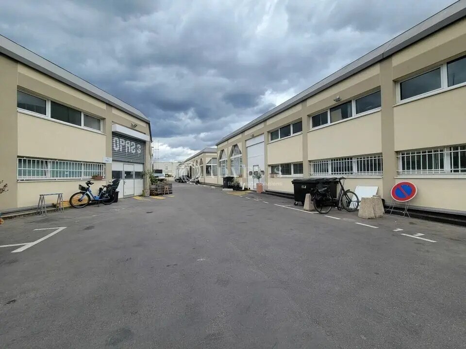 Light Industrial in Aubervilliers to rent Building Photo- Image 1 of 7