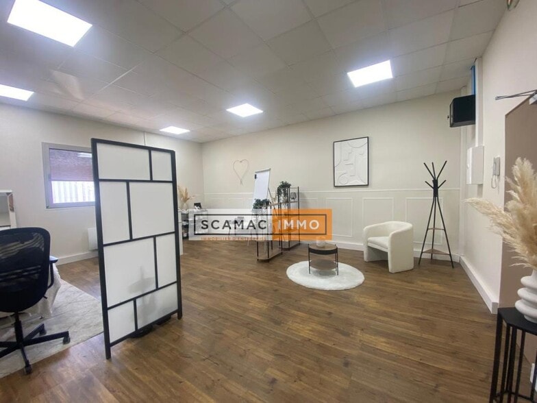 Office in Montigny-le-Bretonneux to rent - Building Photo - Image 2 of 15