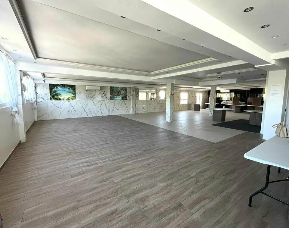 Location Bureaux 240 m² - Photo 1